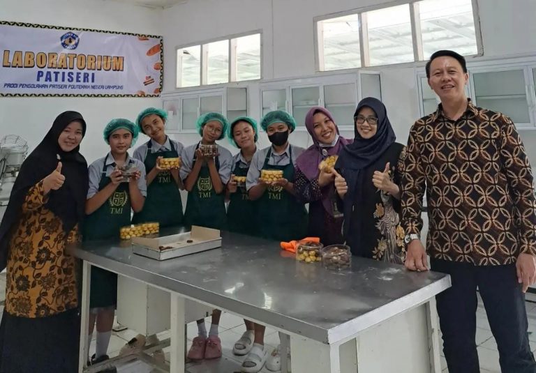 Program Double Track Skema Patiseri SMA Tunas Mekar Indonesia (TMI) Bandar Lampung