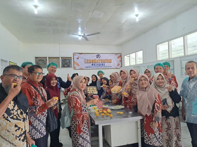 Kunjungan Dosen Politani Payakumbuh Ke Lab Patiseri Polinela